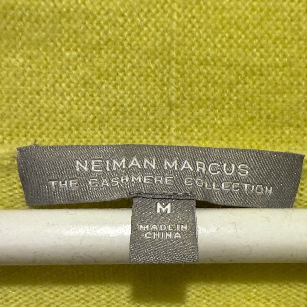 Neiman Marcus Chartreuse Cashmere Basic Open Card… - image 2